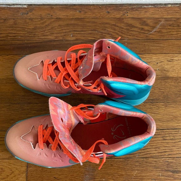 Nike Women’s Zoom HyperQuickness Basketball High Tops - Picture 2 of 7